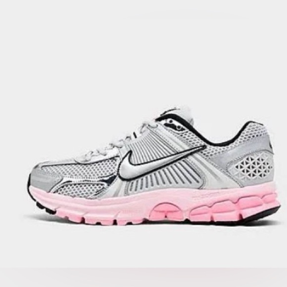 Nike Women's Athletic Shoes in Gray and Pink
